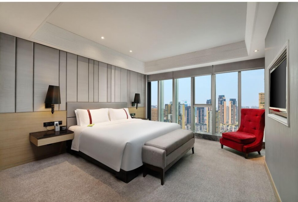 G90 Luxury Family Two-Bedroom Suite photo 1