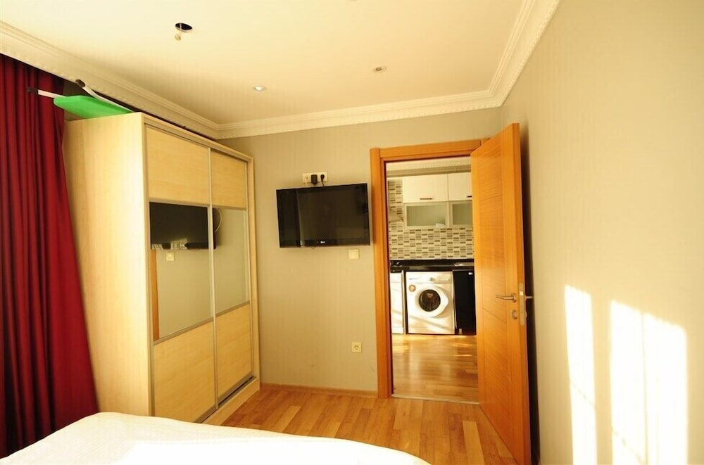 Family Room, 1 Bedroom photo 2