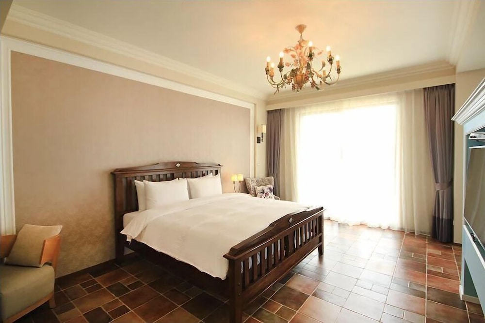 Family Studio Suite, Mobility Accessible, Beach View photo 3