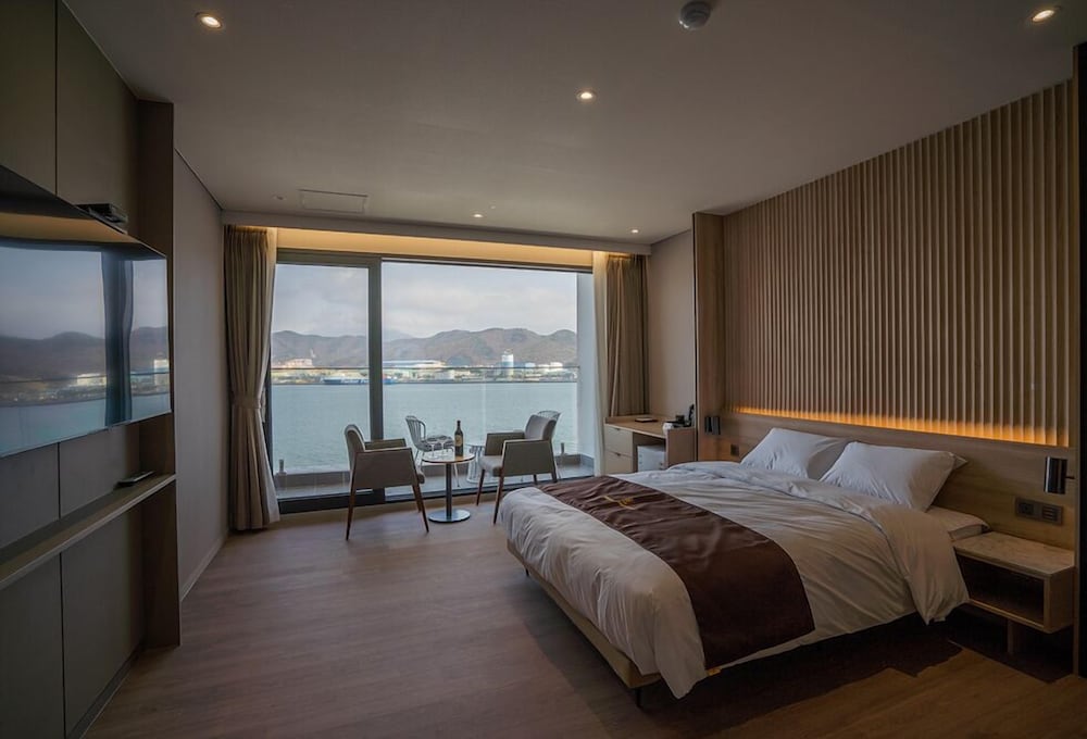 Deluxe Double Room, 1 Queen Bed, Ocean View (A) photo 1