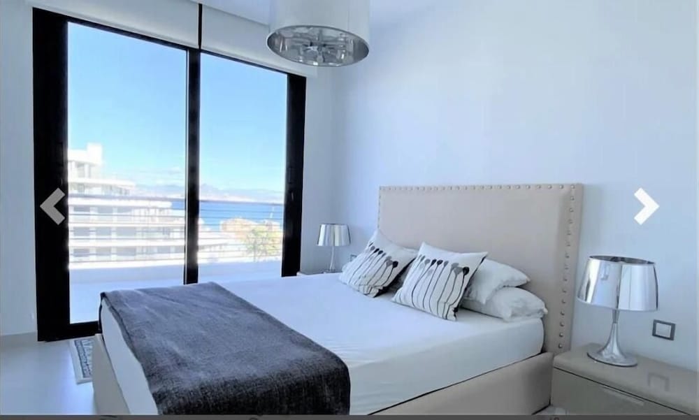 Luxury Apartment, 3 Bedrooms, Terrace, Sea View