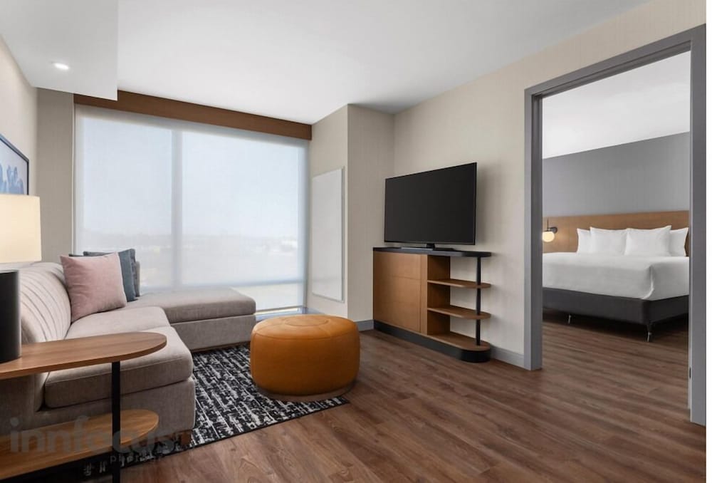 Studio Suite, 1 King Bed with Sofa bed, Accessible Bathtub