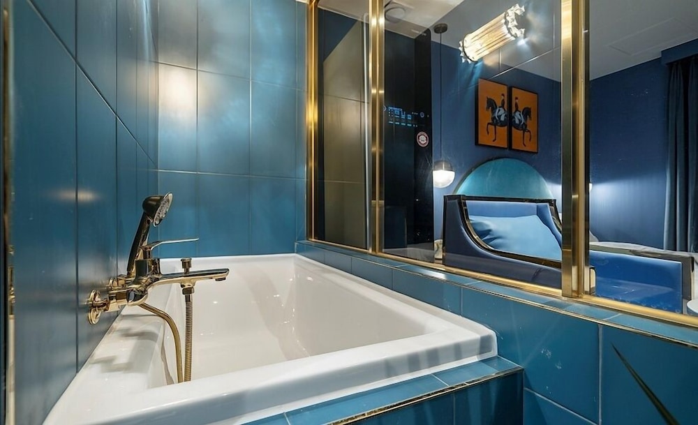 Deluxe Double Room - Photo 9