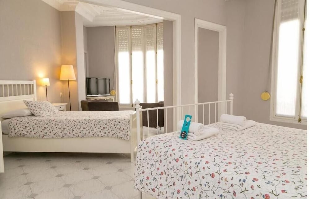 Superior Triple Room, Private Bathroom - Photo 2