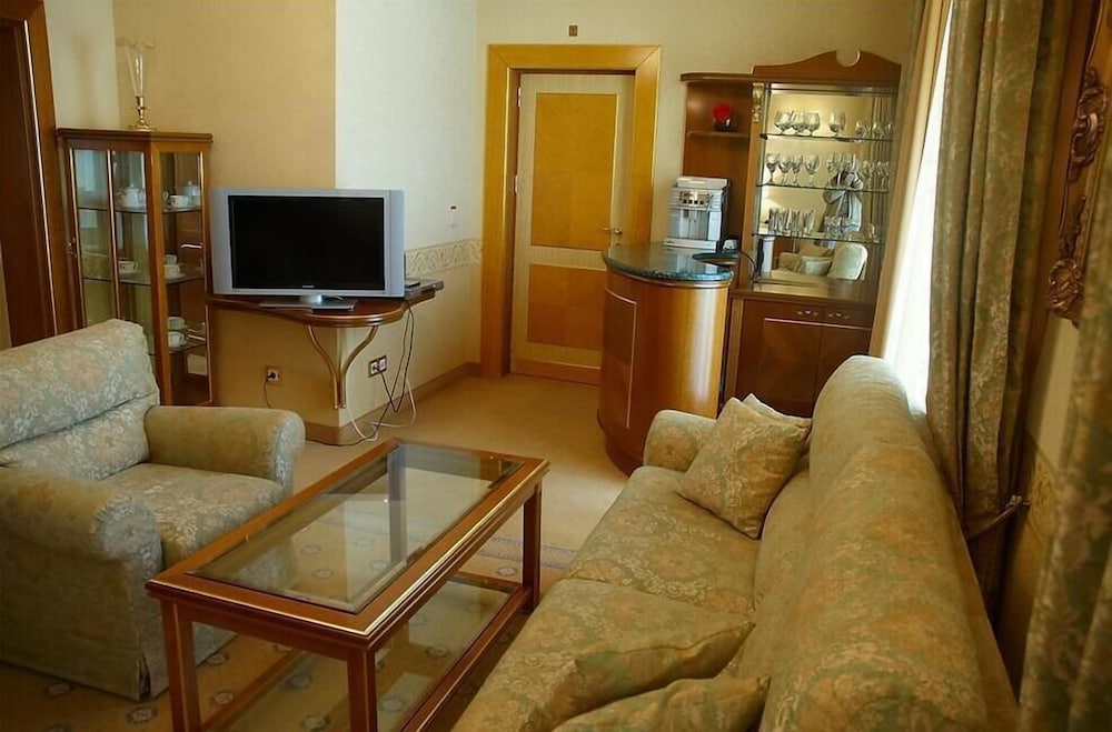 Comfort Suite photo 2