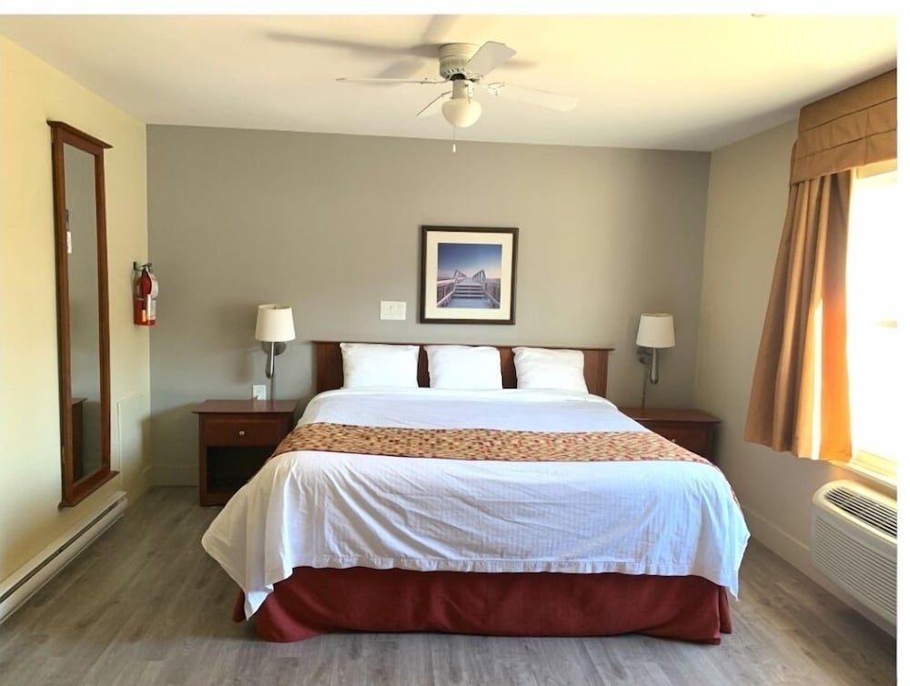 Upgraded, Suite, Multiple Beds, Non Smoking photo 3