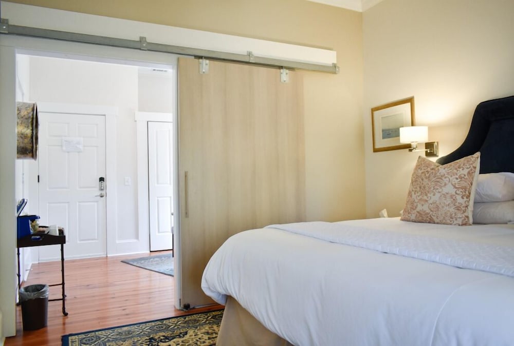Comfort Suite, Private Bathroom, Garden View (Suite 3) photo 3