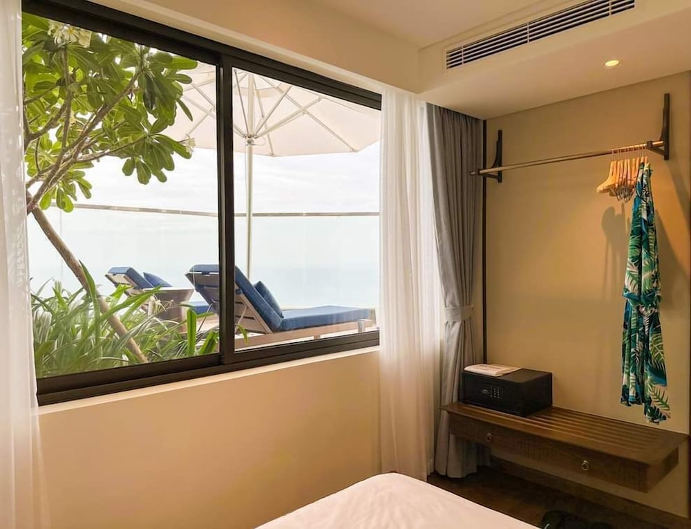 Panoramic Penthouse, 2 Bedrooms, Private Pool, Beach View