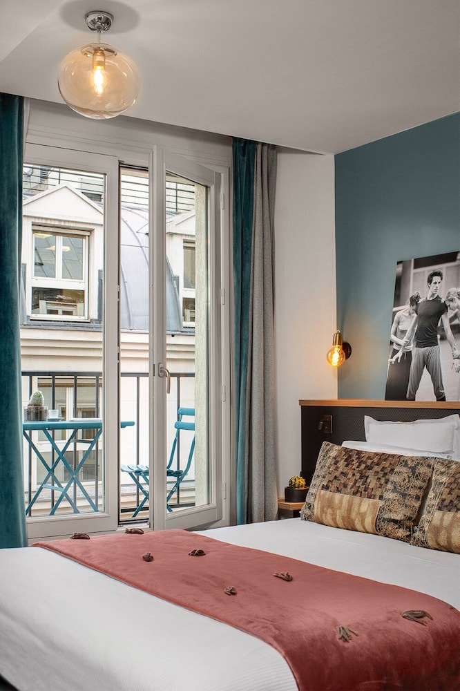 Deluxe Double Room with Balcony photo 3