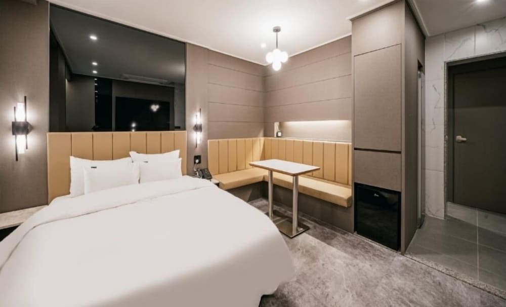 Deluxe Double Room - Photo 1