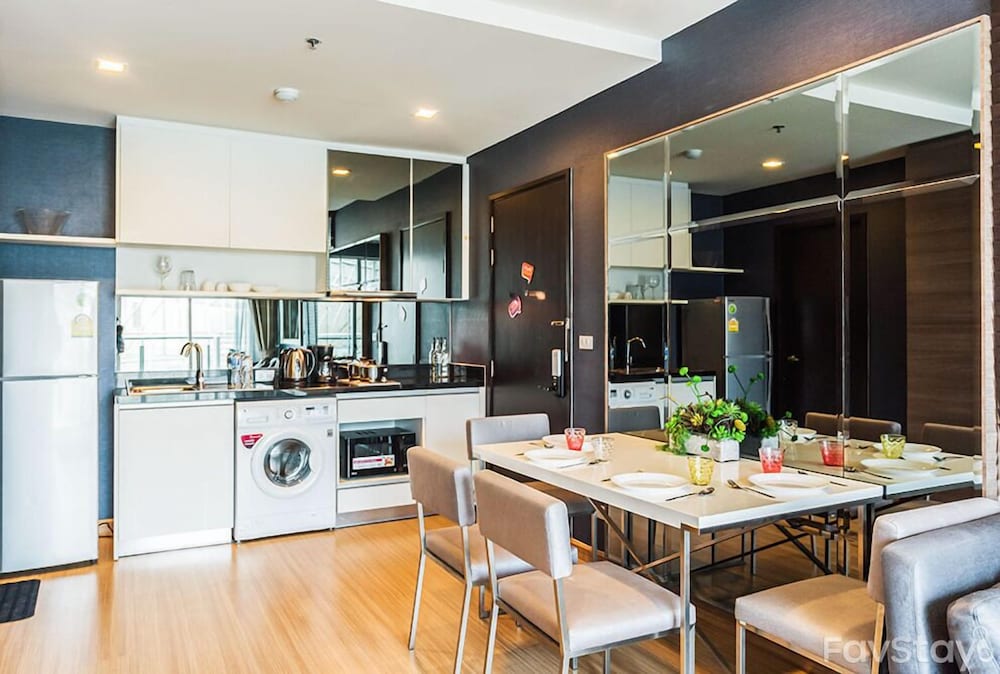Grand Condo, 1 Bedroom, Bathtub, City View photo 3