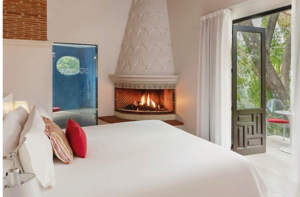 Master suite with bathtub and terrace - Photo 11