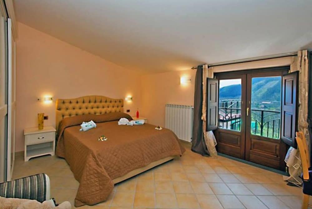Studio, Terrace, Valley View photo 3