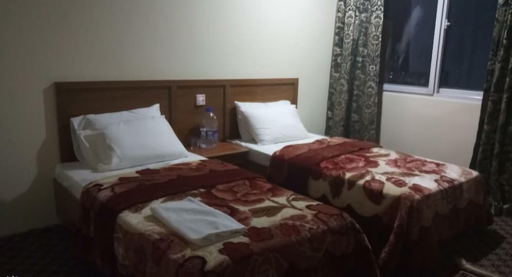 Standard Double or Twin Room - Photo 9