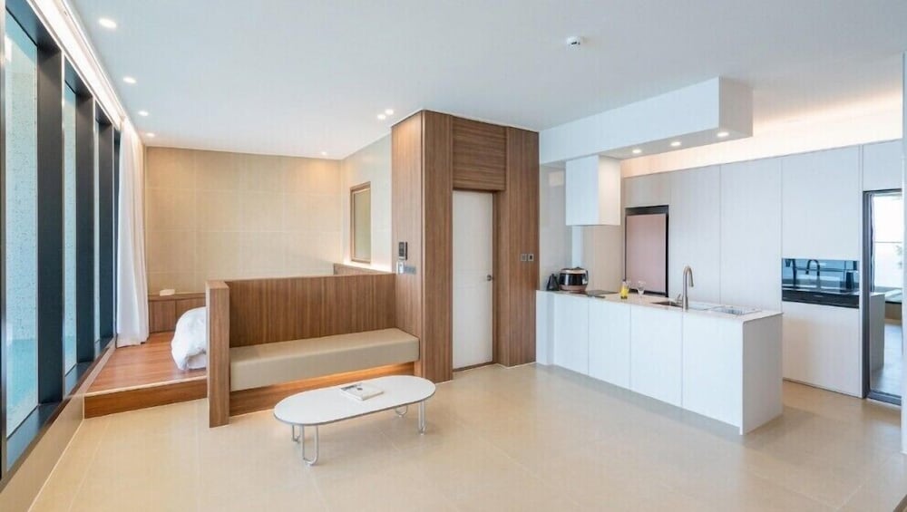 Room (B301) - Photo 1