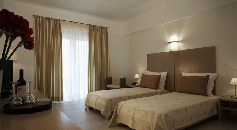 Superior Double or Twin Room, Sea View - Photo 8