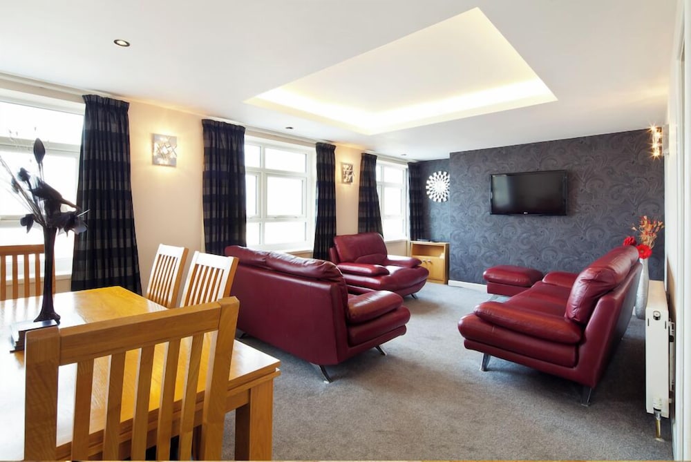 08 Empress Suite 5-Star, 3 Bedrooms, Sea View, Beachfront (plus 1 free baby)
