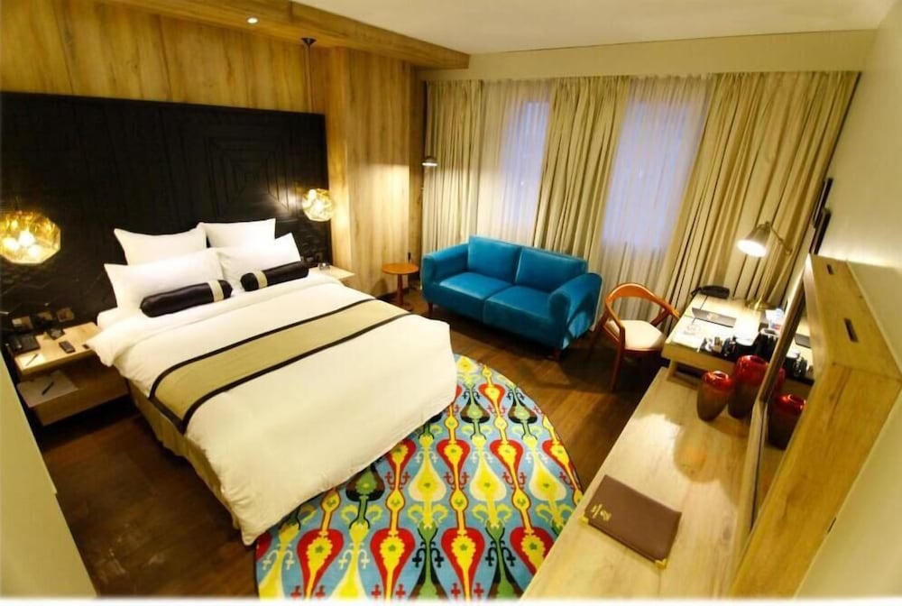Superior Double Room, City View