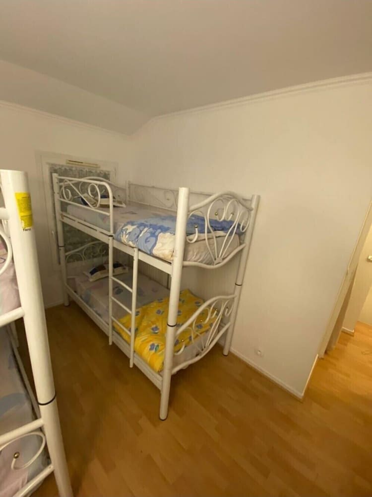 1 bed in a shared dormitory 5 people photo 1
