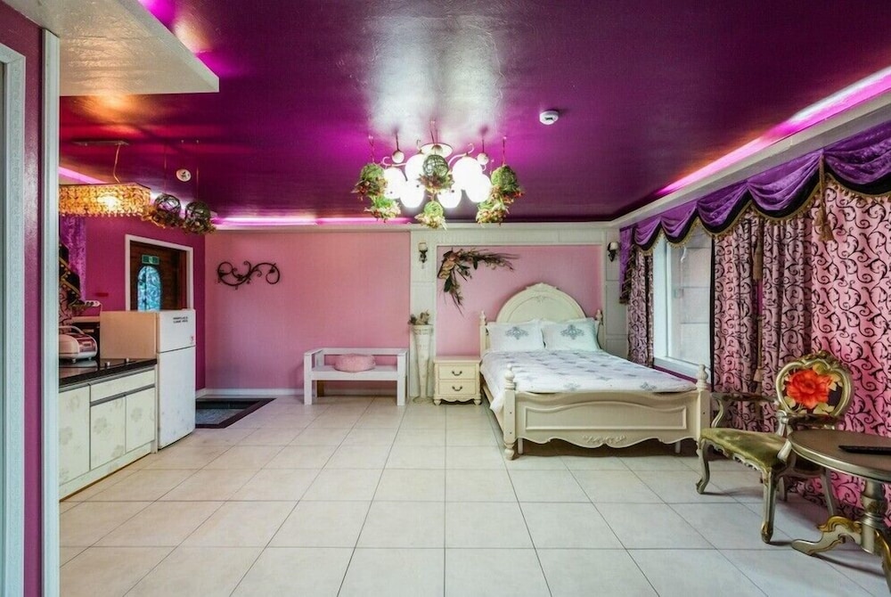 Room (Momo(Monica)) - Photo 9