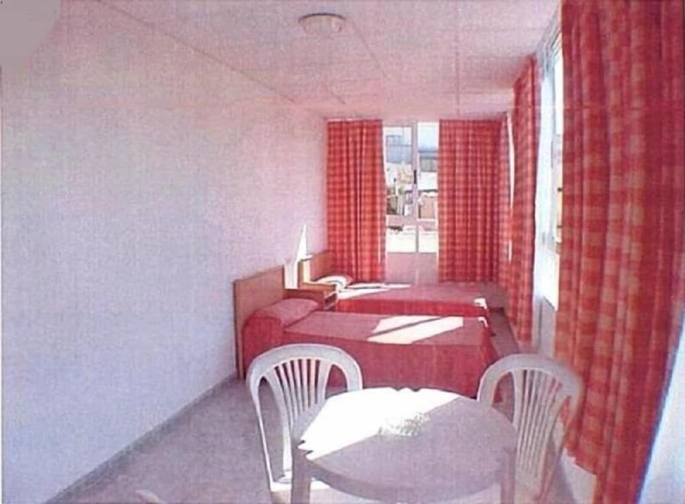 Quintuple Room