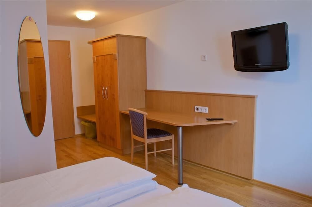 Basic Double Room photo 3