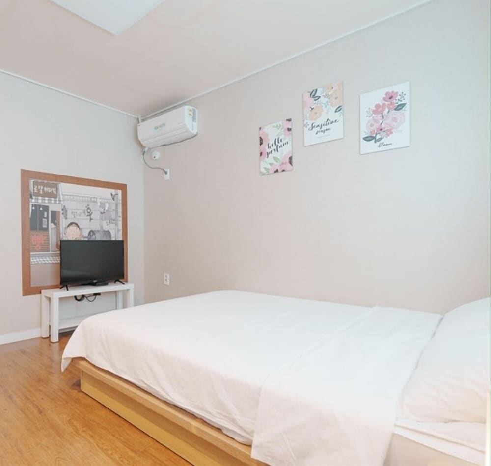 Standard Single Room, 1 Large Twin Bed, Non Smoking, Private Bathroom (Breakfast not provided) photo 3