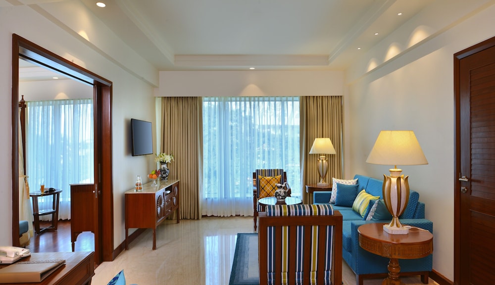 Deluxe Suite (Deluxe Suite)