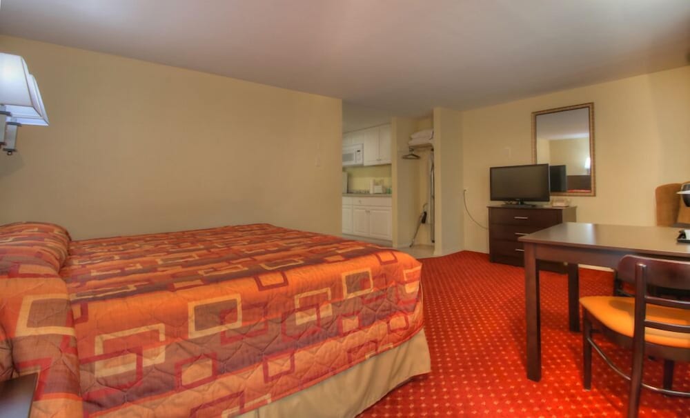 Traditional Studio, 1 King Bed, Kitchenette