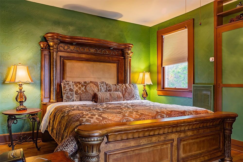 107) Biltmore Forest Room