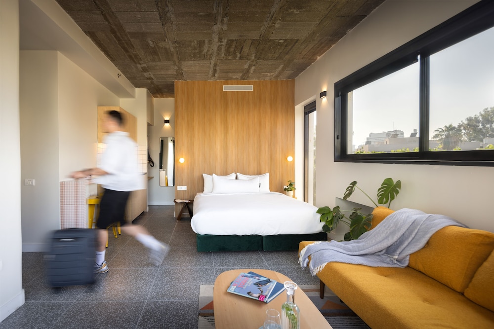 Connecting suites with two Balconies - Photo 8
