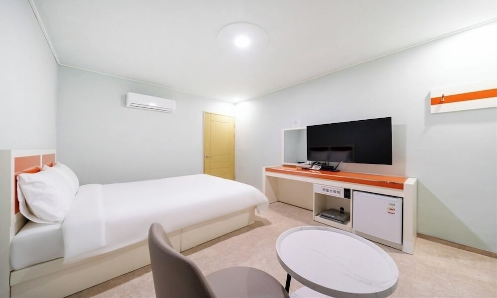 Economy Double Room - Photo 4