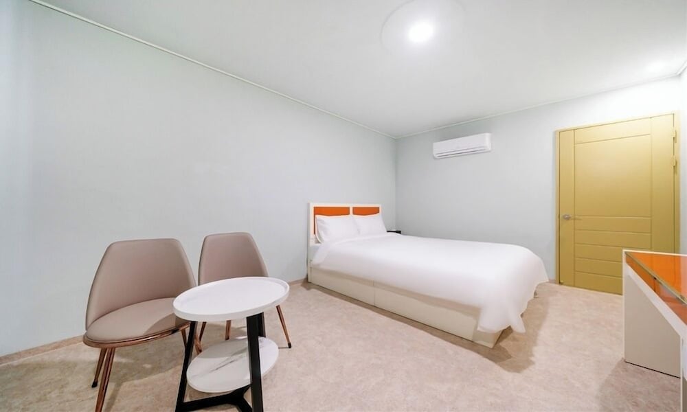 Economy Double Room - Photo 3