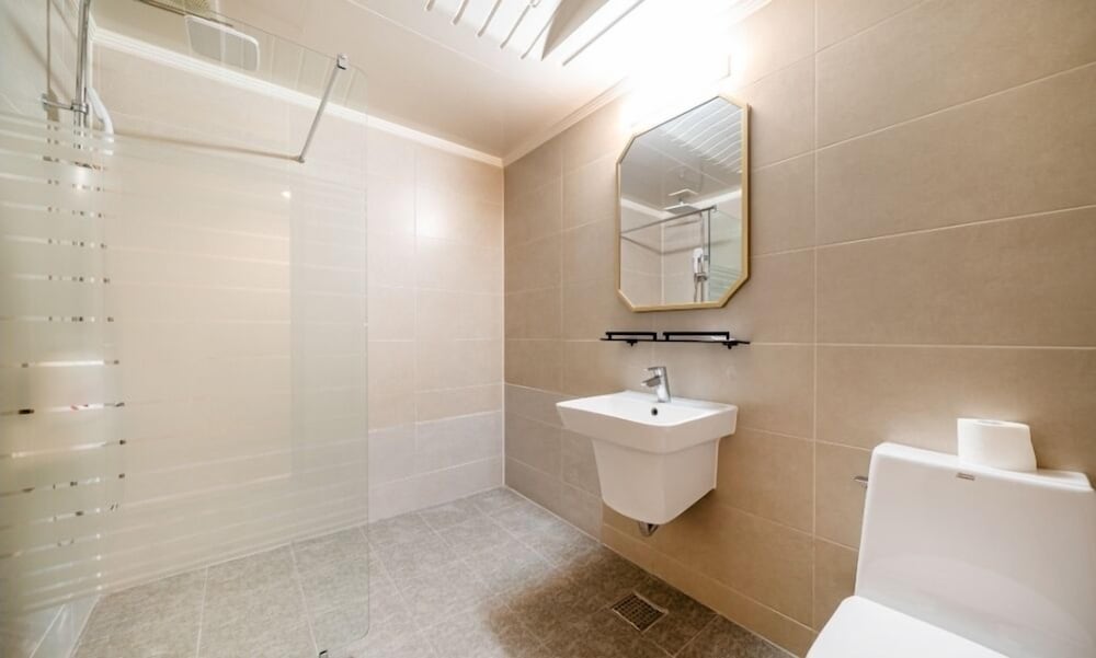 Double Room with Private Bathroom - Photo 4