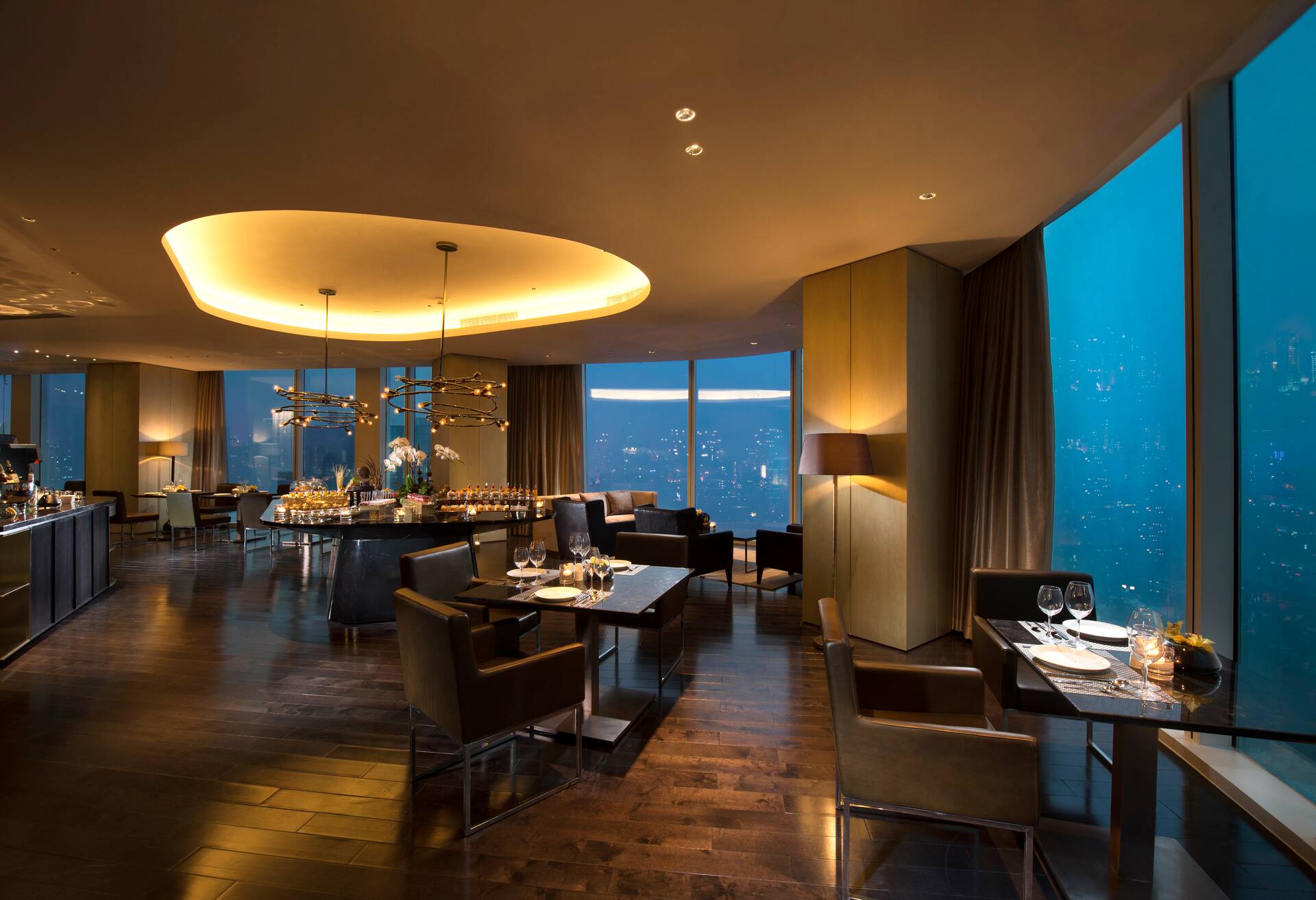 1 King Executive Room with Exec Lounge Access