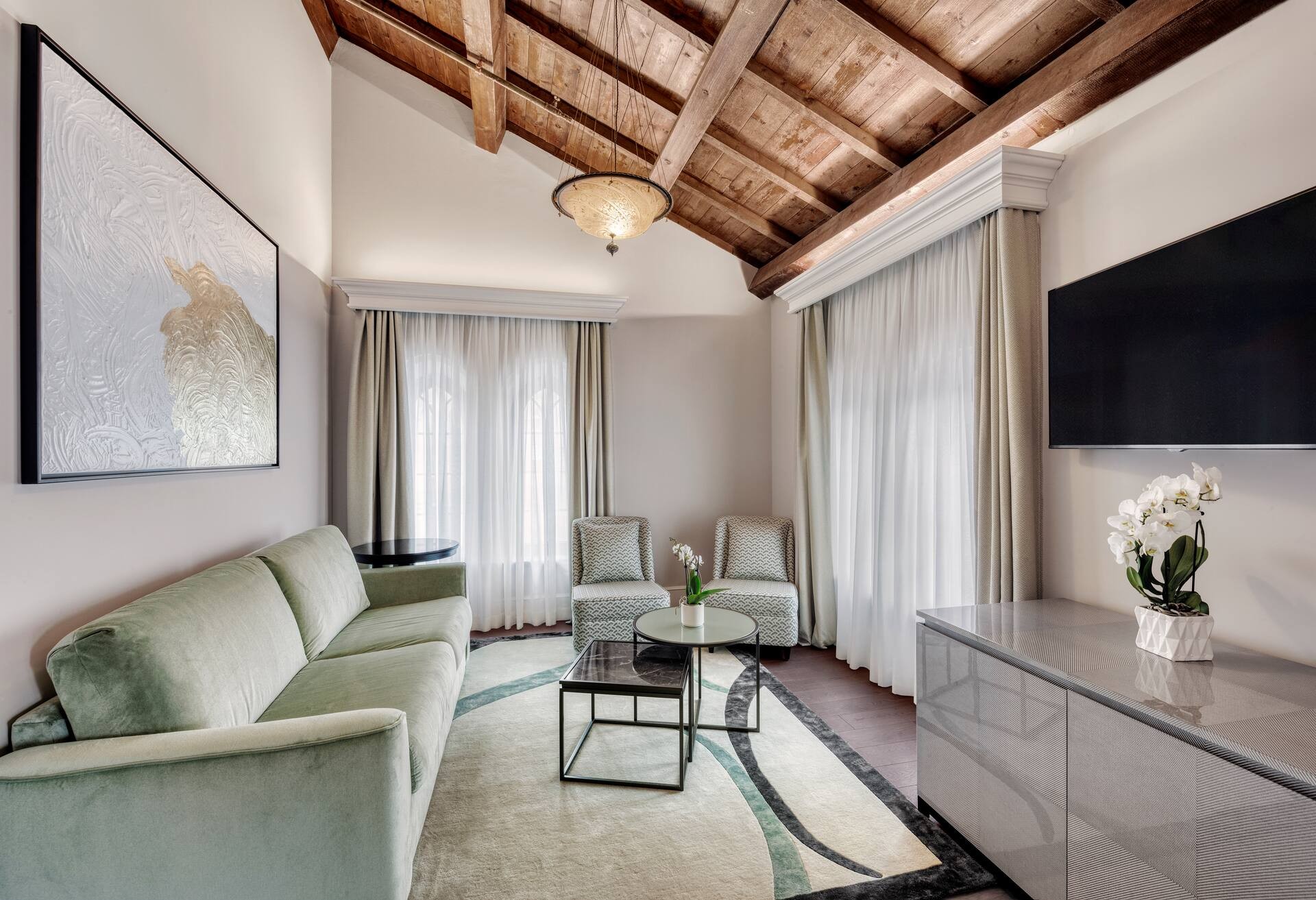 King Molino Family Suite thumbnail 5
