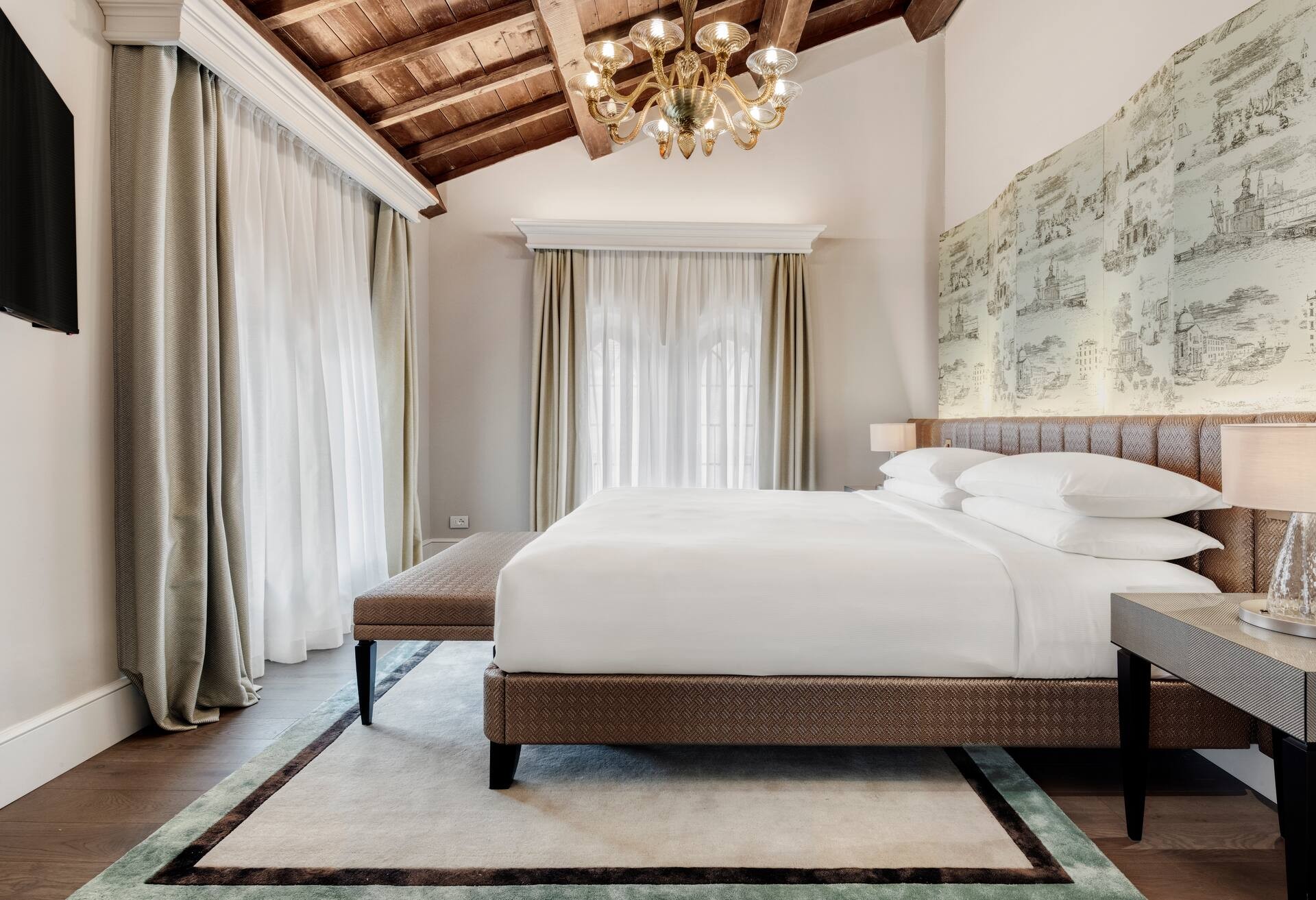 King Molino Executive Suite