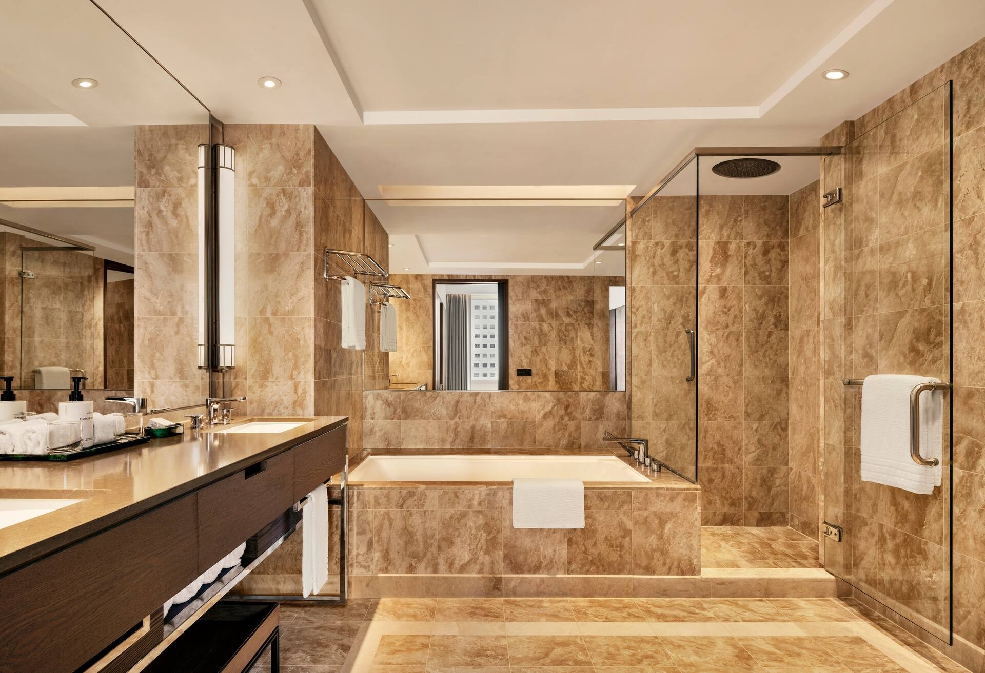 King Executive Suite with Lounge Access thumbnail 5