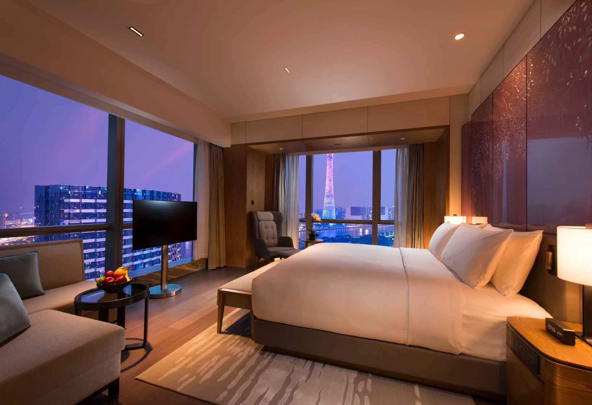 King Executive Suite Canton Tower River View