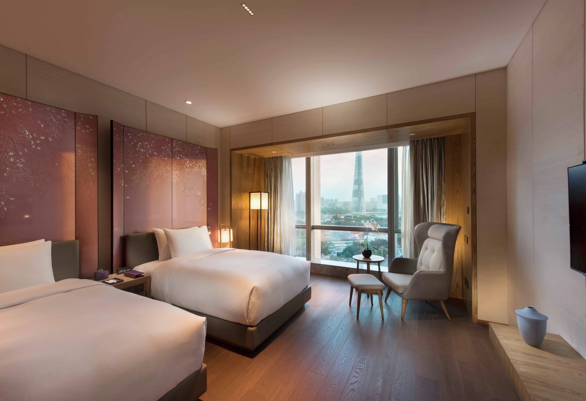 Twin Executive Suite Canton Tower River View