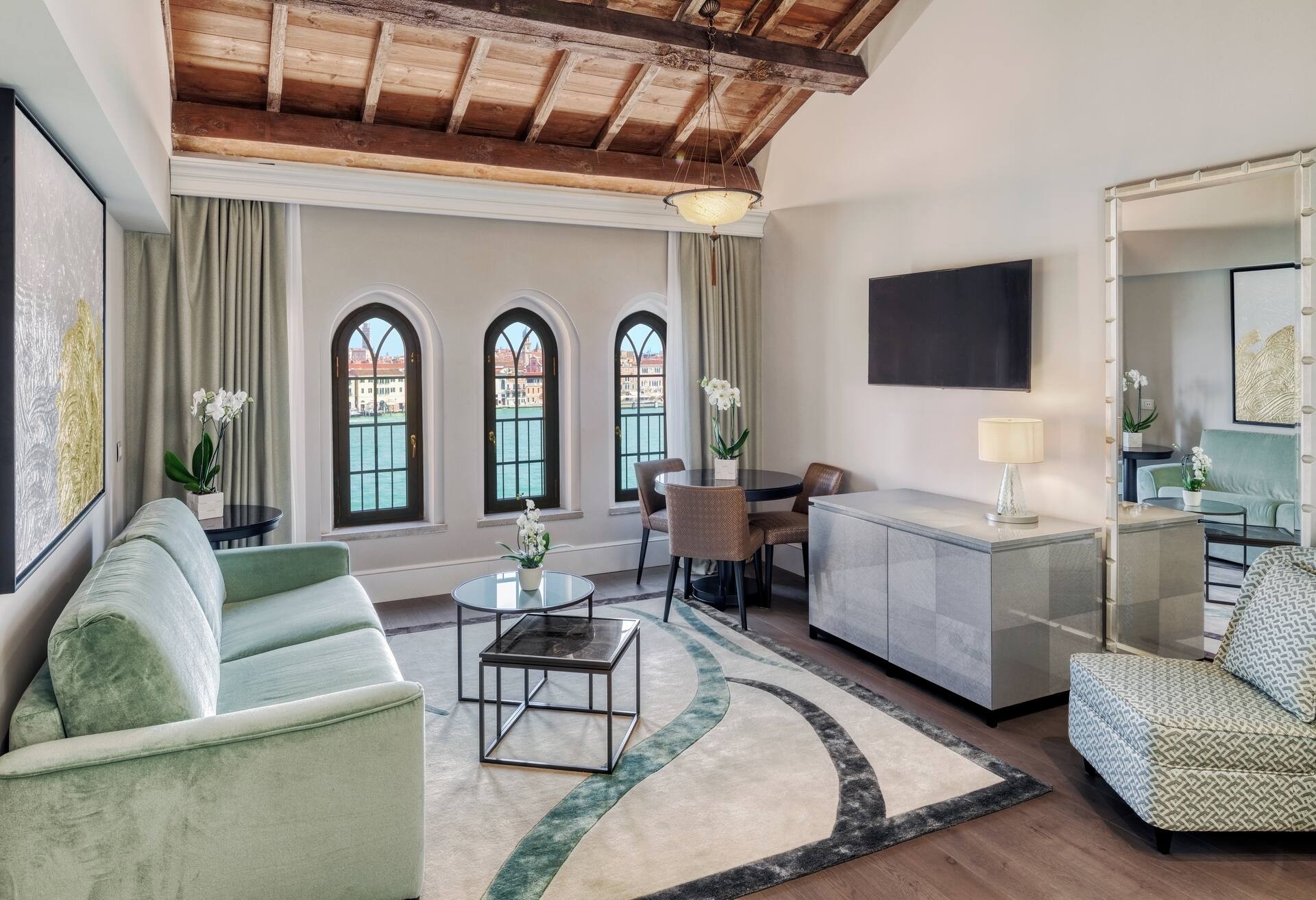 King Executive Suite with View of Venice thumbnail 5