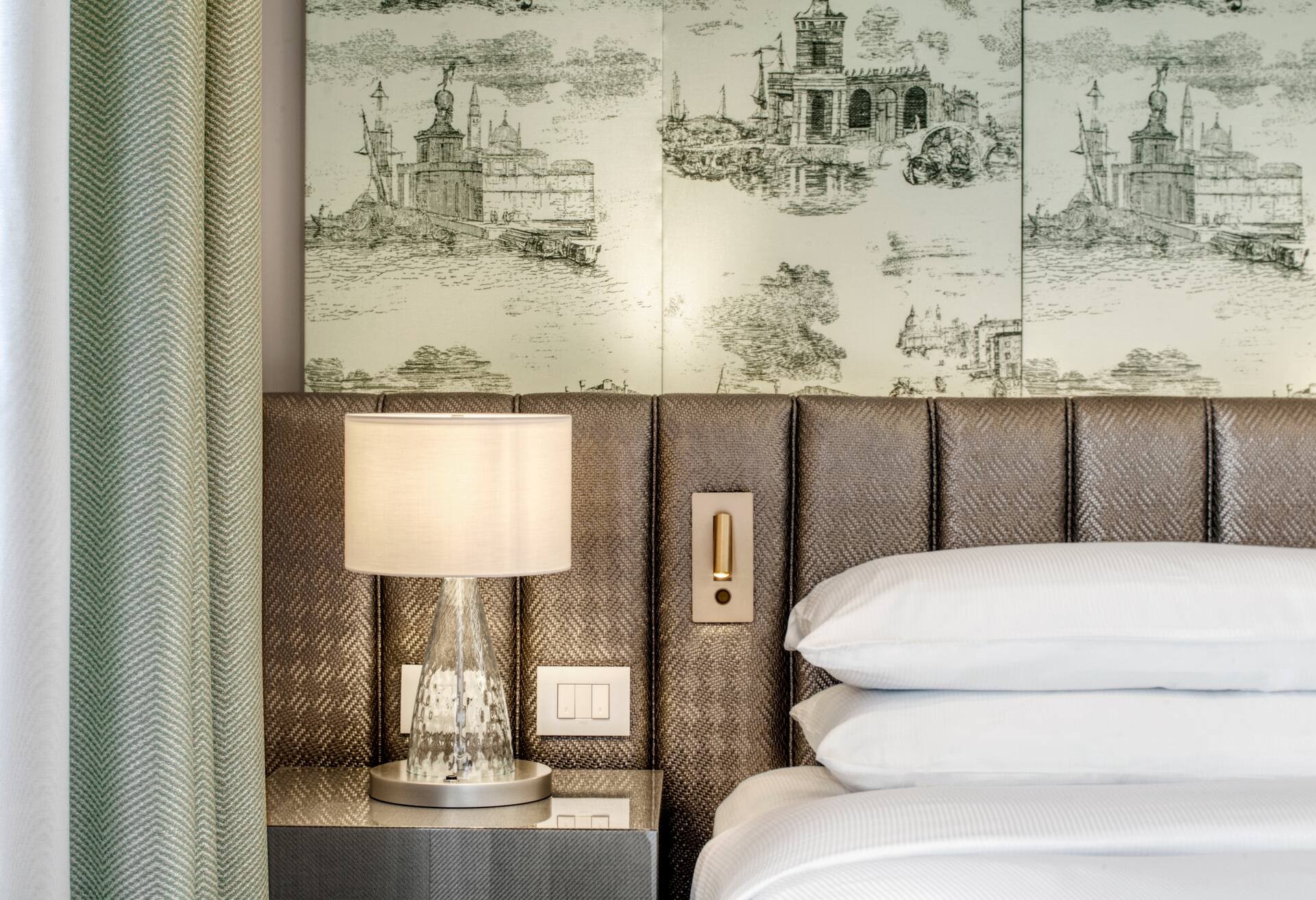 Queen Lifestyle Suite