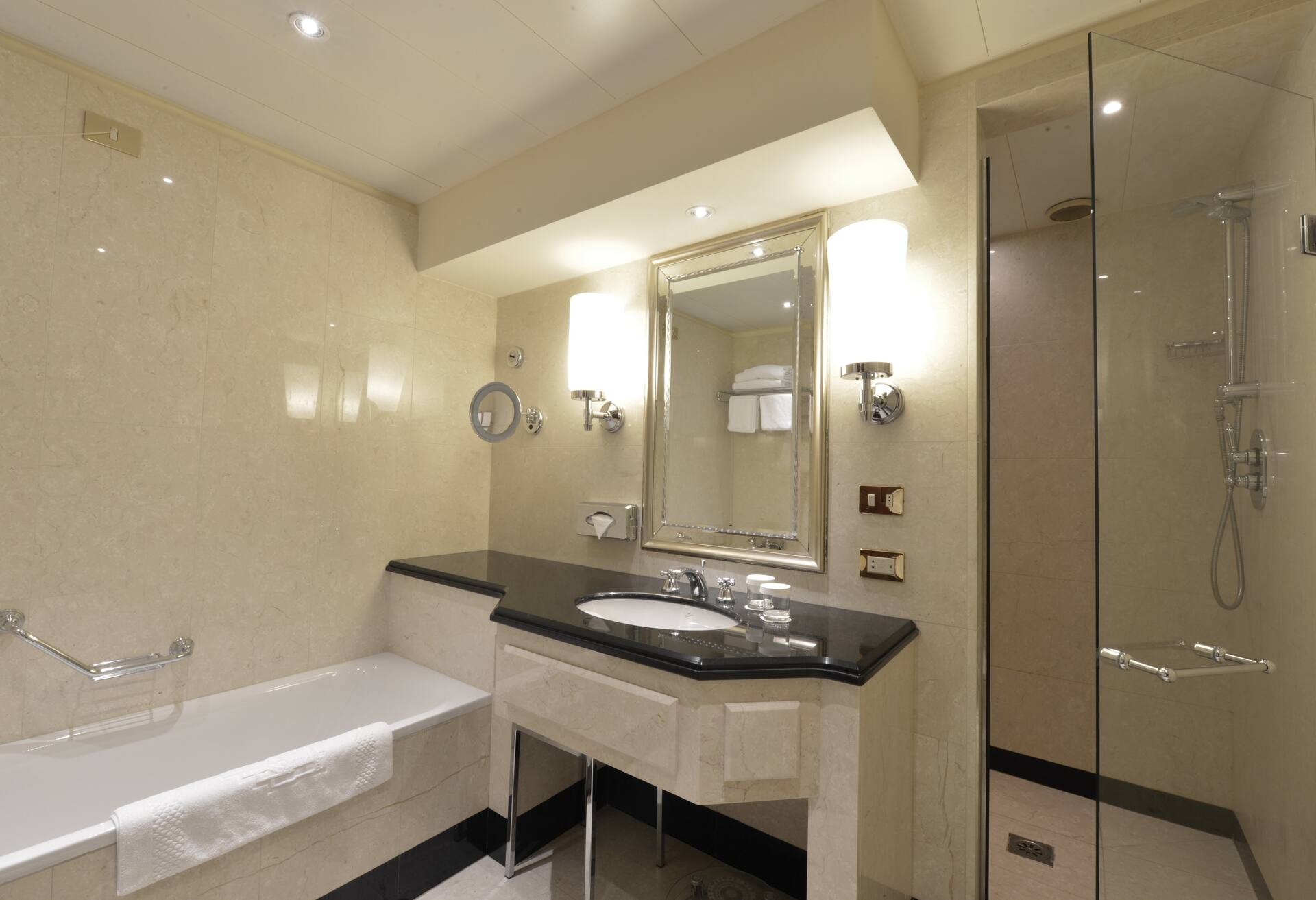 King Hilton Guest Room