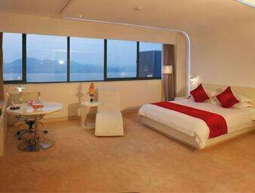Suite, 1 King Bed