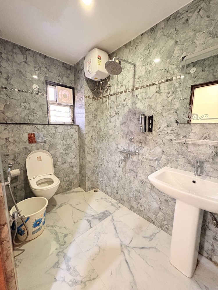 Deluxe Triple Room photo 3
