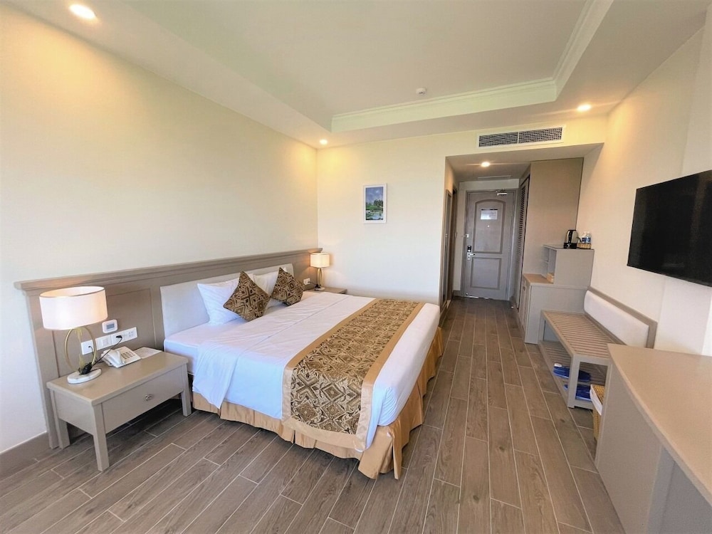 Deluxe Room, Sea View - Photo 4