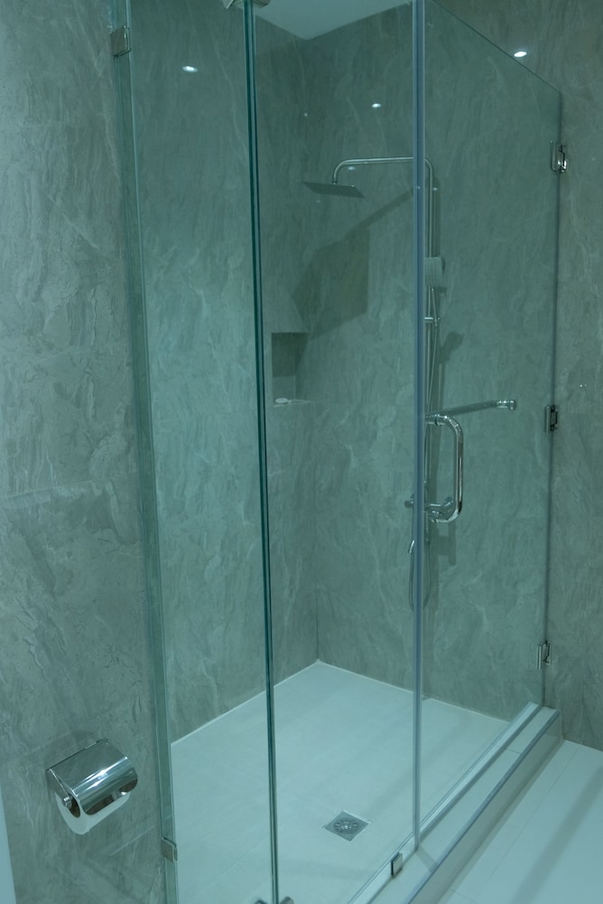 Standard Suite - Photo 6