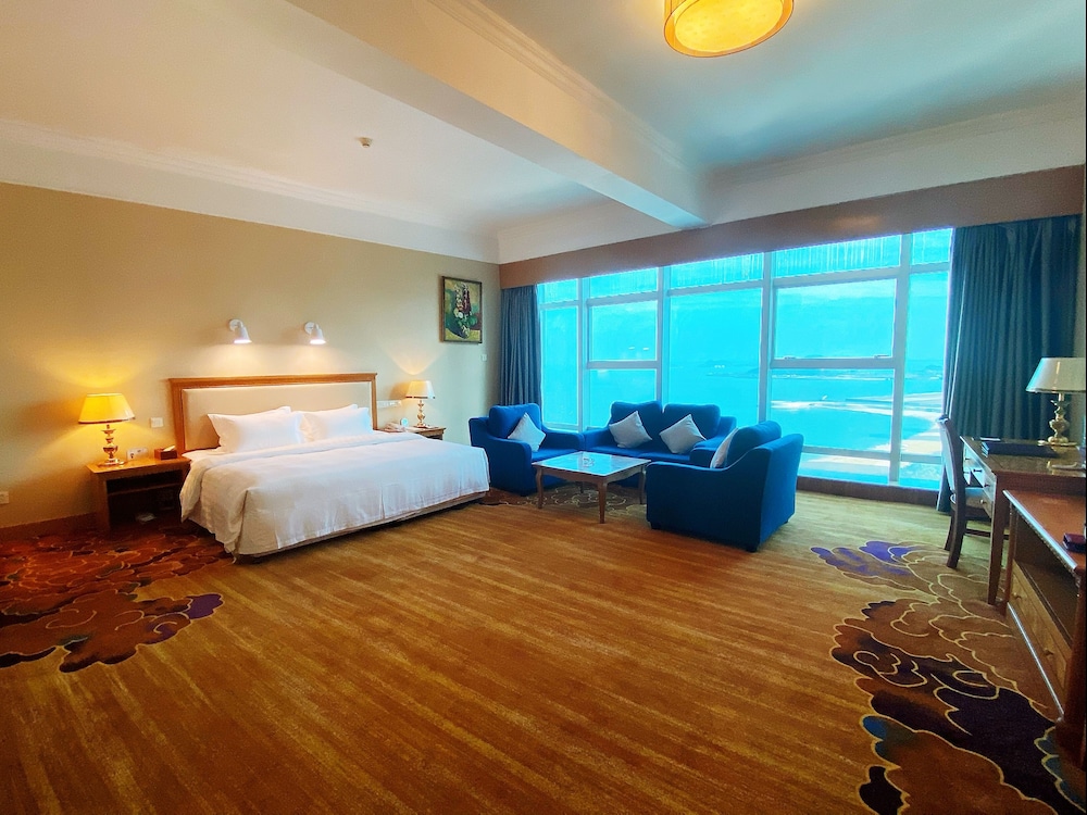 Deluxe Room, 1 King Bed photo 1
