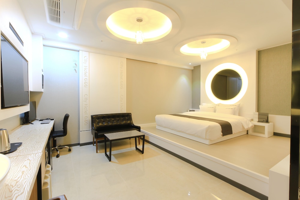 Deluxe Room - Photo 25