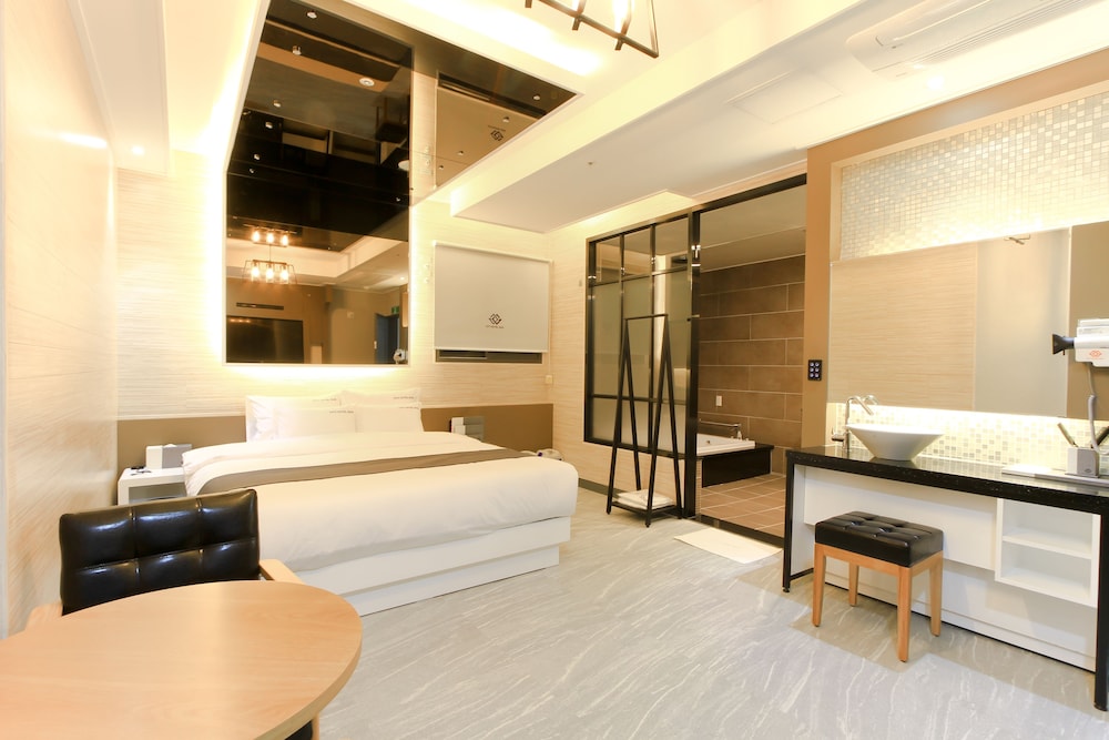 Standard Room - Photo 13